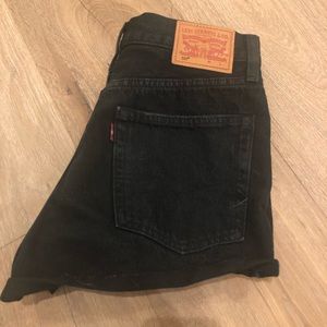 black levi’s 501 jean shorts